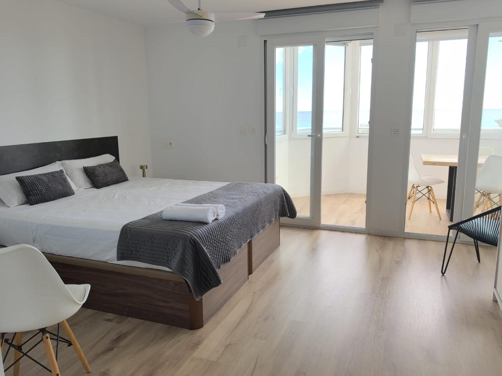 Lujoso Apartamento En Primera Linea De Playa Alicante Exterior foto